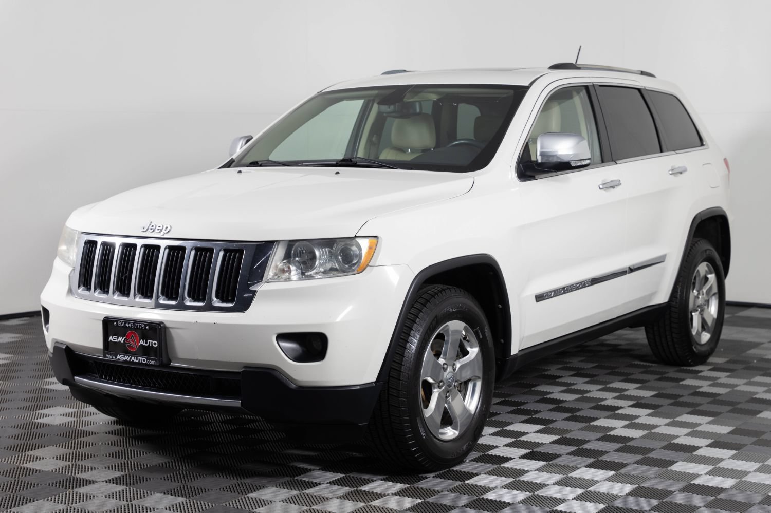 Used 2011 Jeep Grand Cherokee Limited AWD/4WD image 2