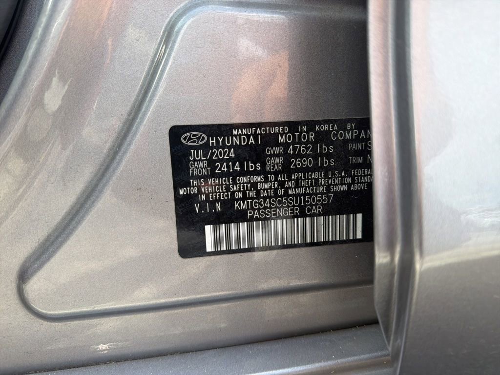 Used 2025 Genesis G70 2.5T RWD image 5