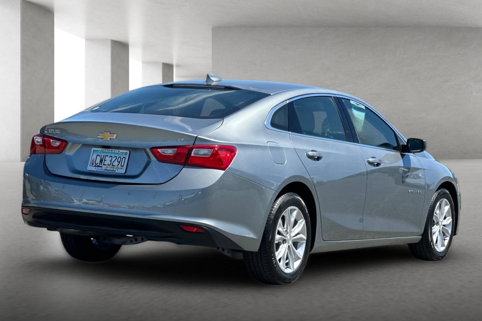 Used 2025 Chevrolet Malibu LT FWD image 4