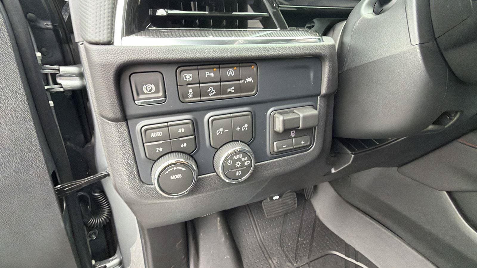 New 2026 Chevrolet Suburban RST w/ Comfort Package AWD/4WD image 23