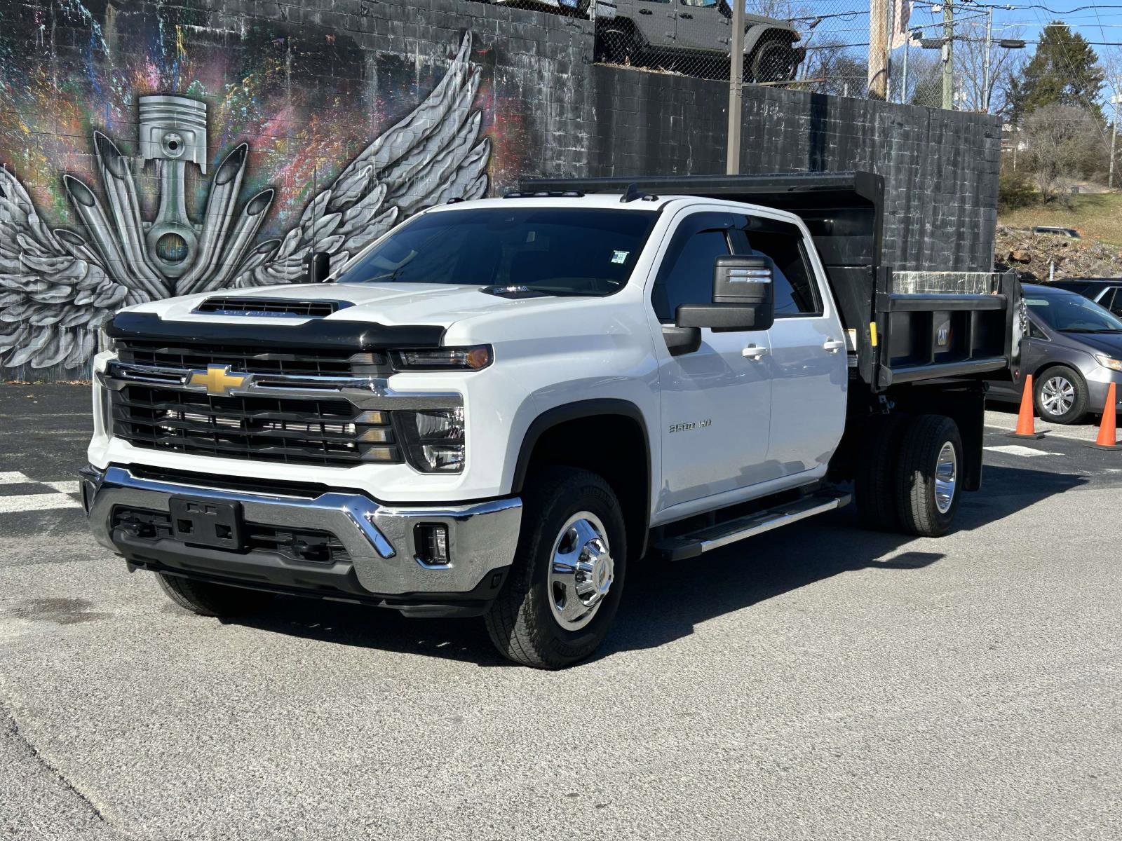 Used 2024 Chevrolet Silverado 3500 LT w/ Convenience Package image 8