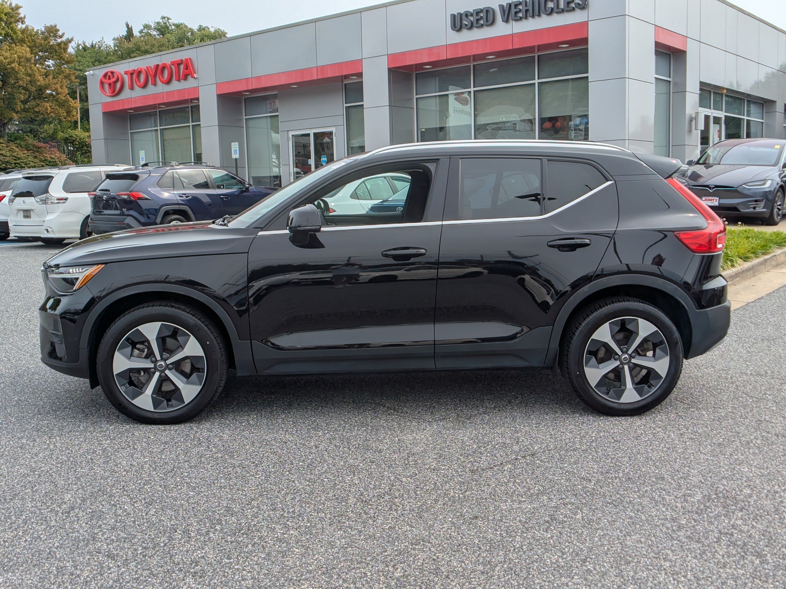 Used 2023 Volvo XC40 B5 Plus w/ Protection Package Premier AWD/4WD image 5