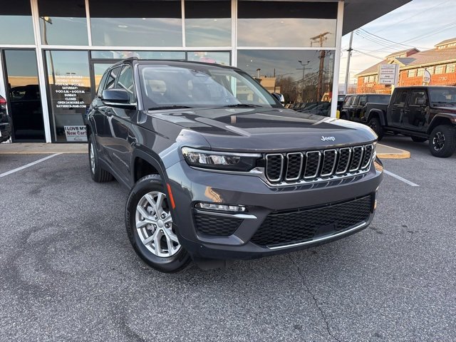 Used 2024 Jeep Grand Cherokee Limited image 2