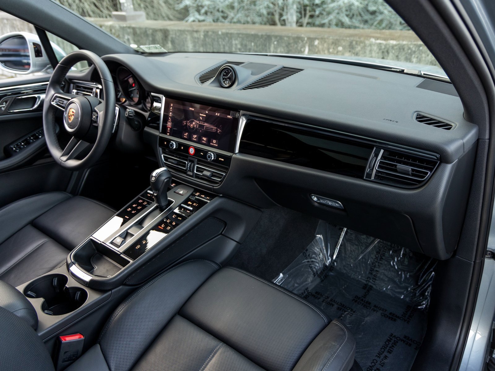 Certified 2025 Porsche Macan image 46