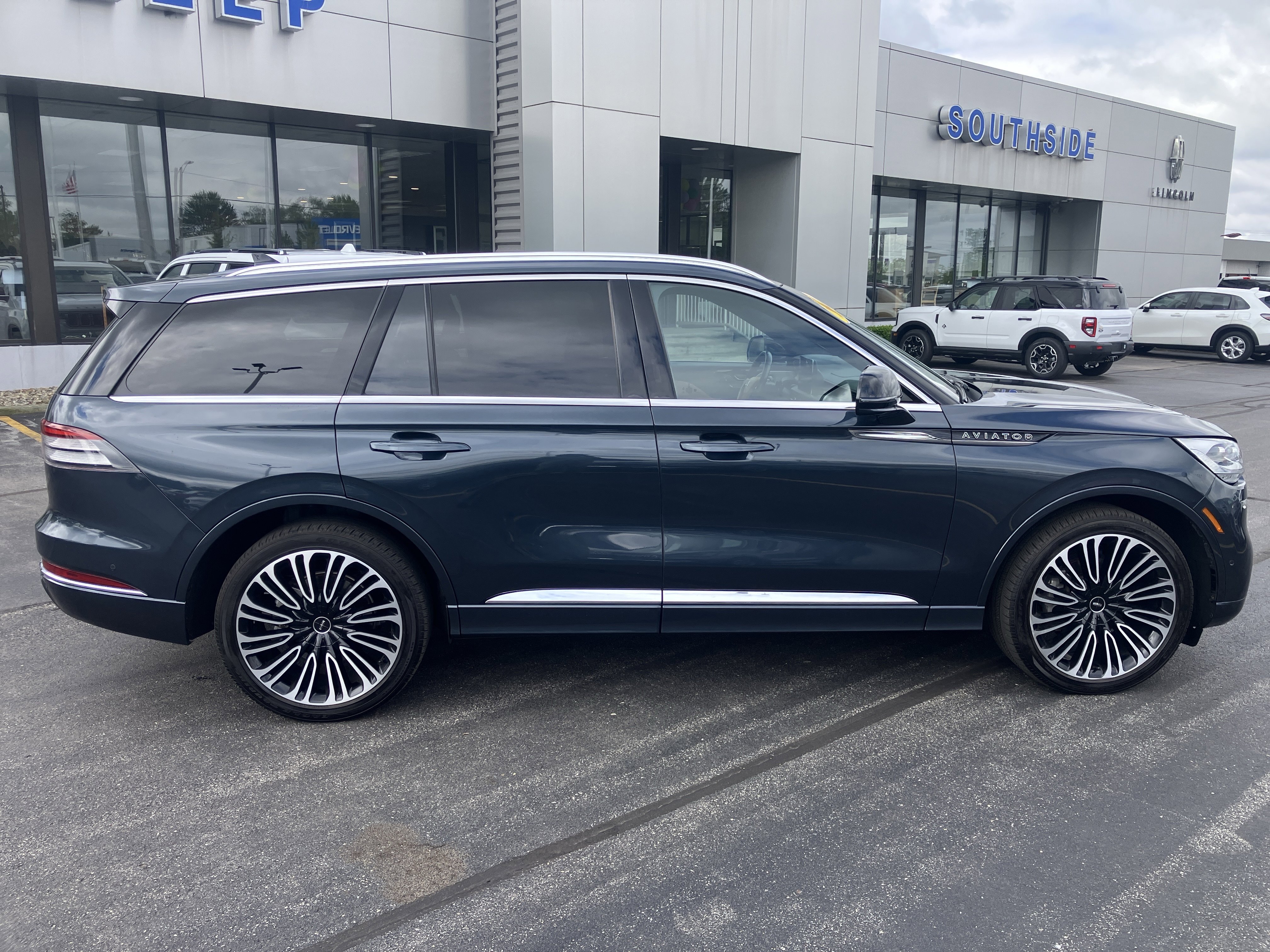 Used 2023 Lincoln Aviator Black Label w/ Dynamic Handling Package AWD/4WD image 8