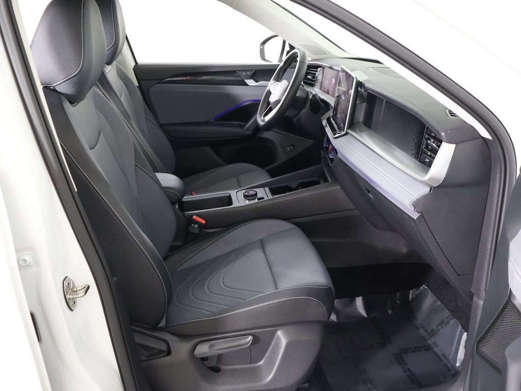 Used 2025 Volkswagen Tiguan SE w/ Panoramic Sunroof Package AWD/4WD image 32