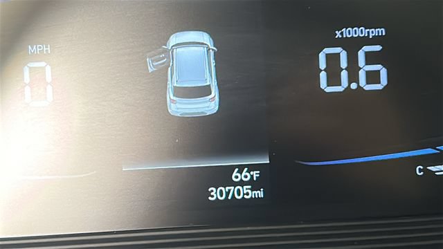 Used 2025 Hyundai Venue SEL FWD image 19