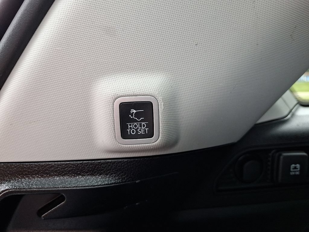 Used 2023 Jeep Grand Cherokee Laredo w/ Luxury Tech Group I AWD/4WD image 32