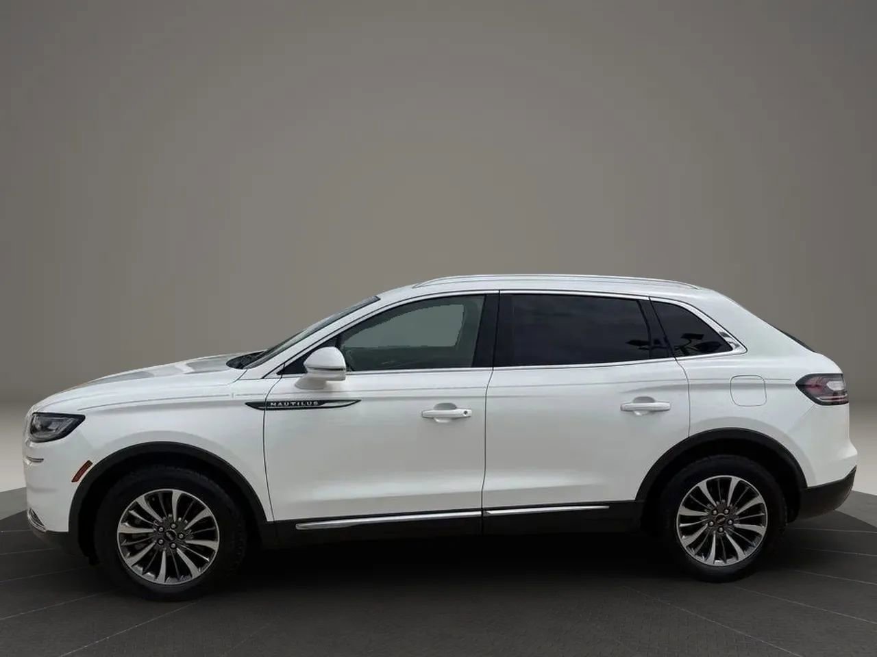 Used 2021 Lincoln Nautilus FWD w/ Equipment Group 101A image 5