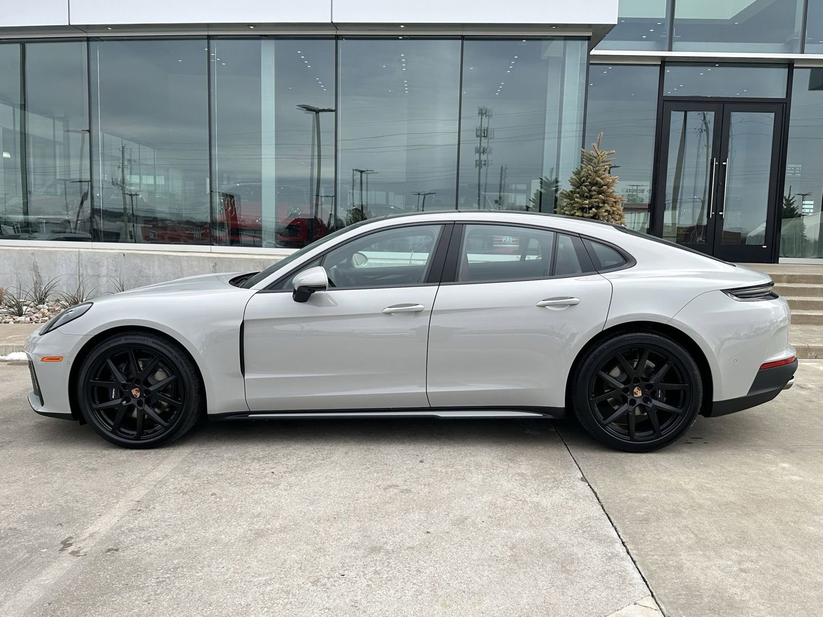 New 2026 Porsche Panamera 4 image 2