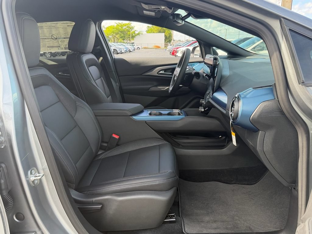 New 2026 Chevrolet Equinox EV LT w/ LPO, Blackout Package AWD/4WD image 7