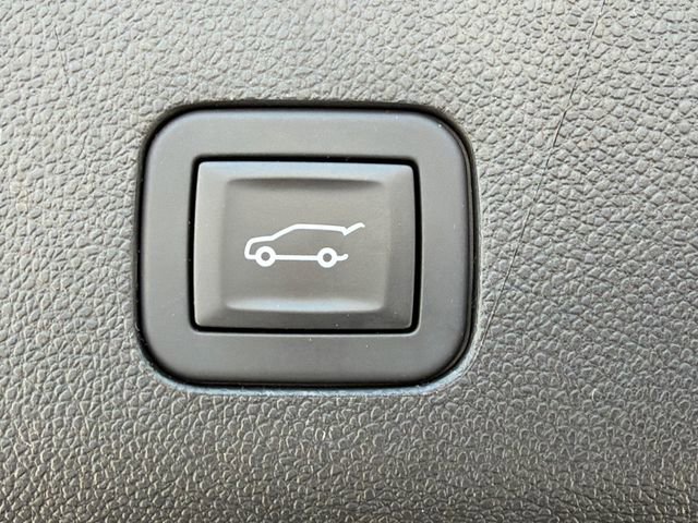 Used 2025 GMC Yukon XL AT4 w/ AT4 Premium Package image 19