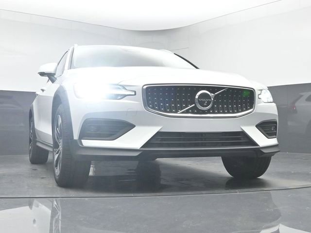 New 2026 Volvo V60 B5 Cross Country Plus w/ Protection Package Premier image 40