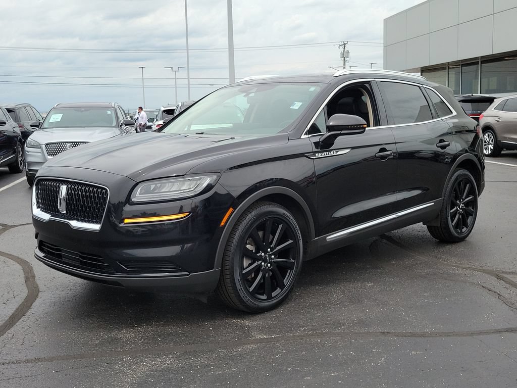 Used 2023 Lincoln Nautilus Reserve w/ Monochromatic Package AWD/4WD image 8