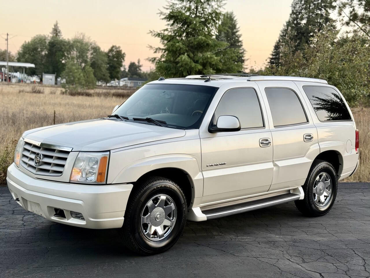 Used 2004 Cadillac Escalade AWD image 4