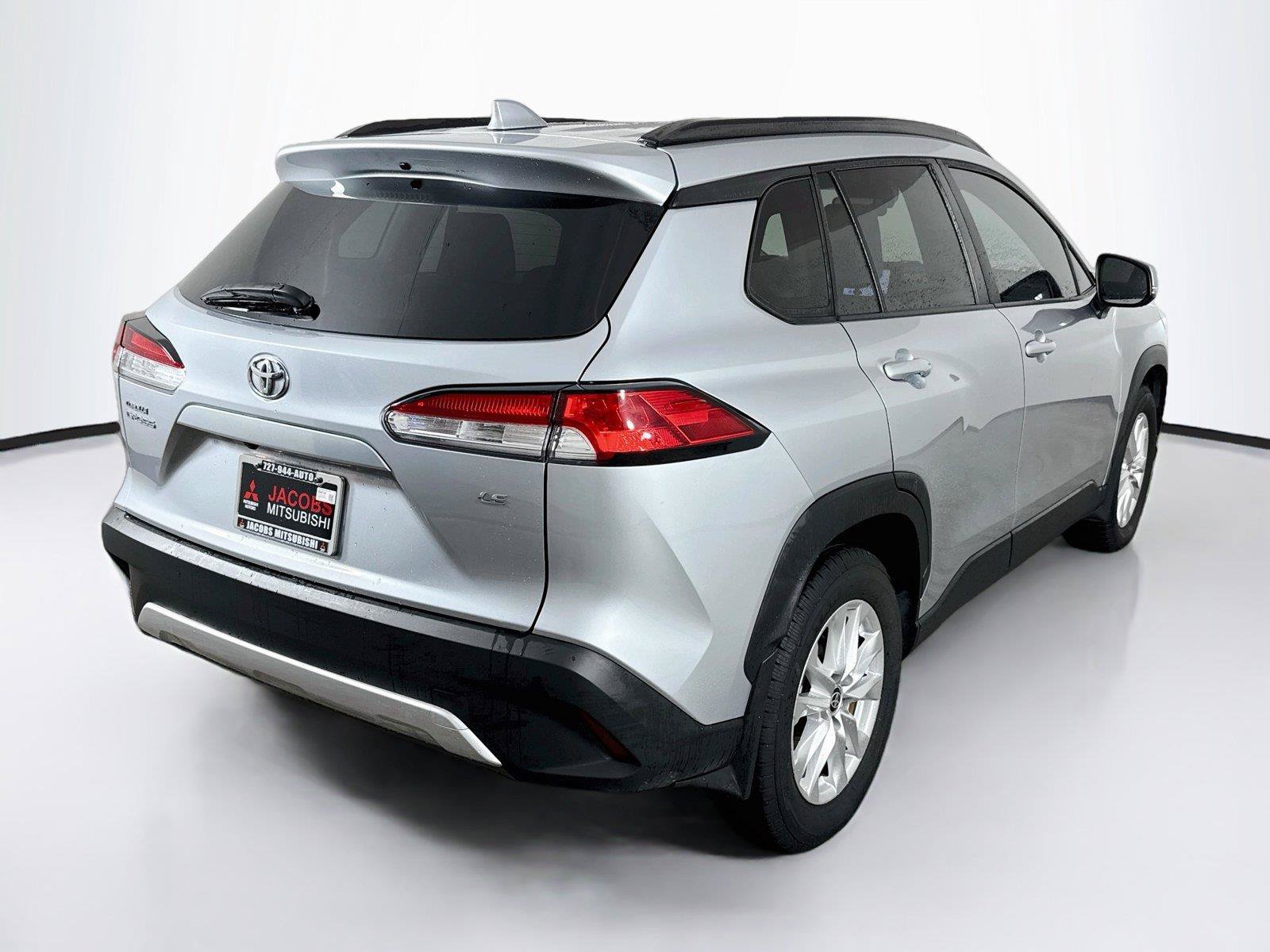 Used 2023 Toyota Corolla Cross LE FWD image 6