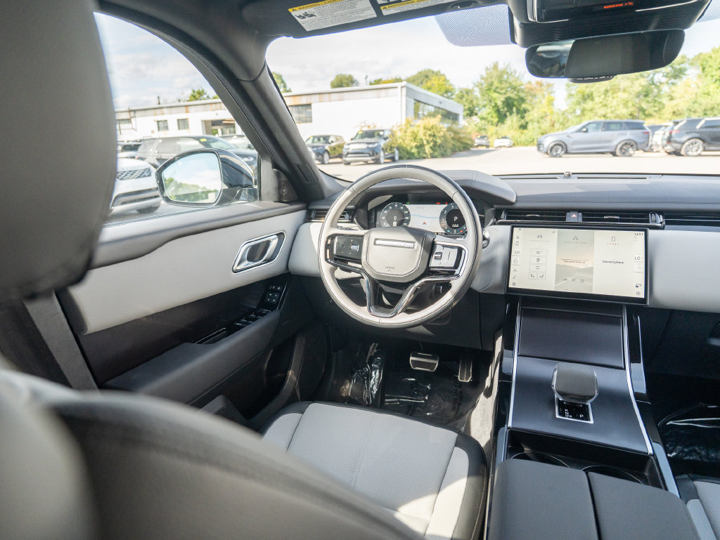 Certified 2026 Land Rover Range Rover Velar Dynamic SE AWD/4WD image 19