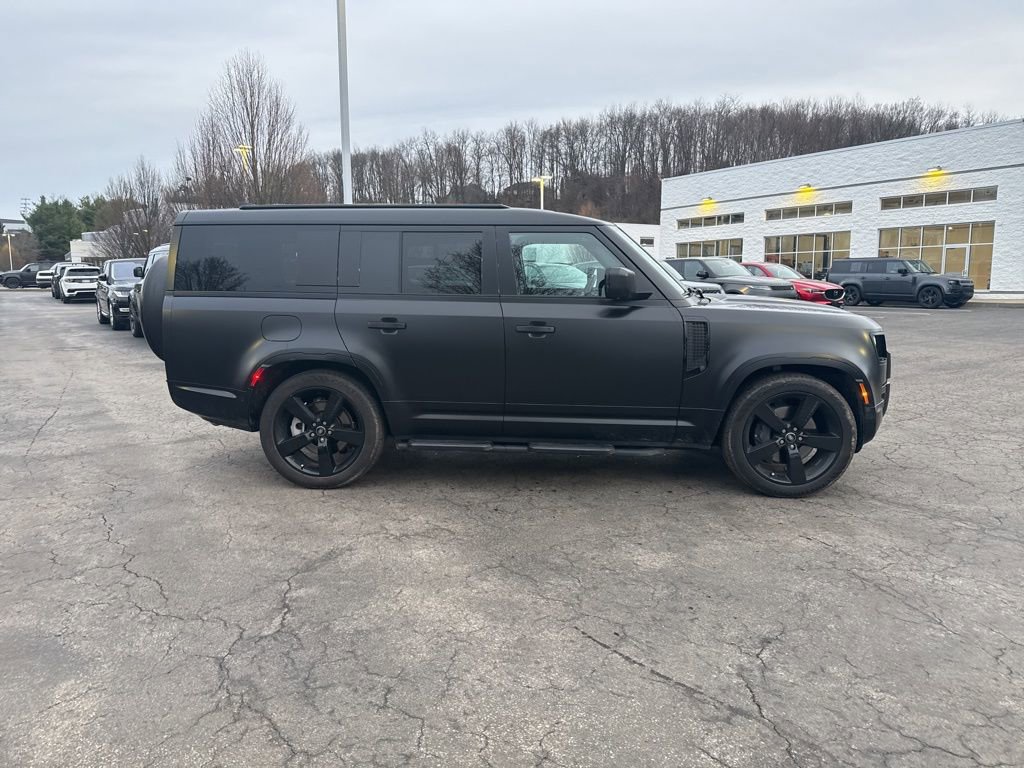 Used 2025 Land Rover Defender 130 X-Dynamic SE image 6