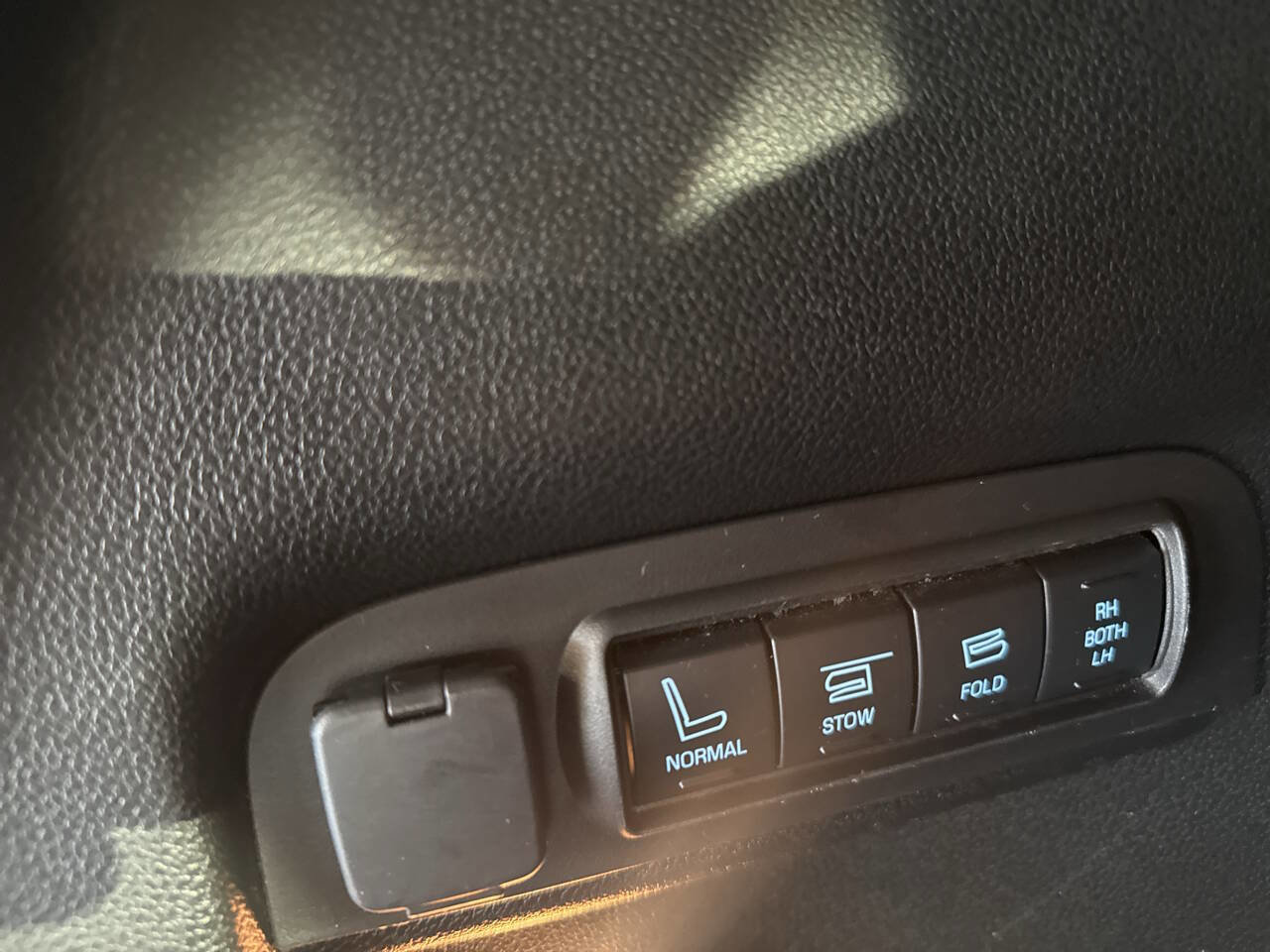 Used 2018 Ford Explorer Limited w/ Equipment Group 301A image 36