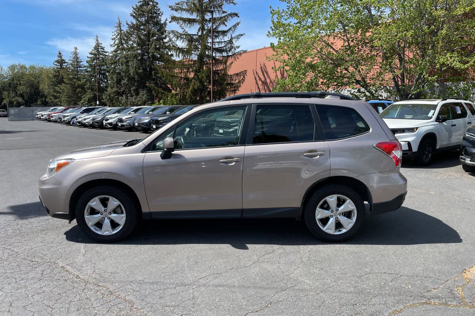 Used 2016 Subaru Forester 2.5i Premium AWD/4WD image 2