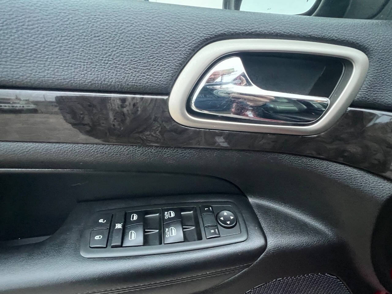 Used 2012 Jeep Grand Cherokee Laredo AWD/4WD image 15