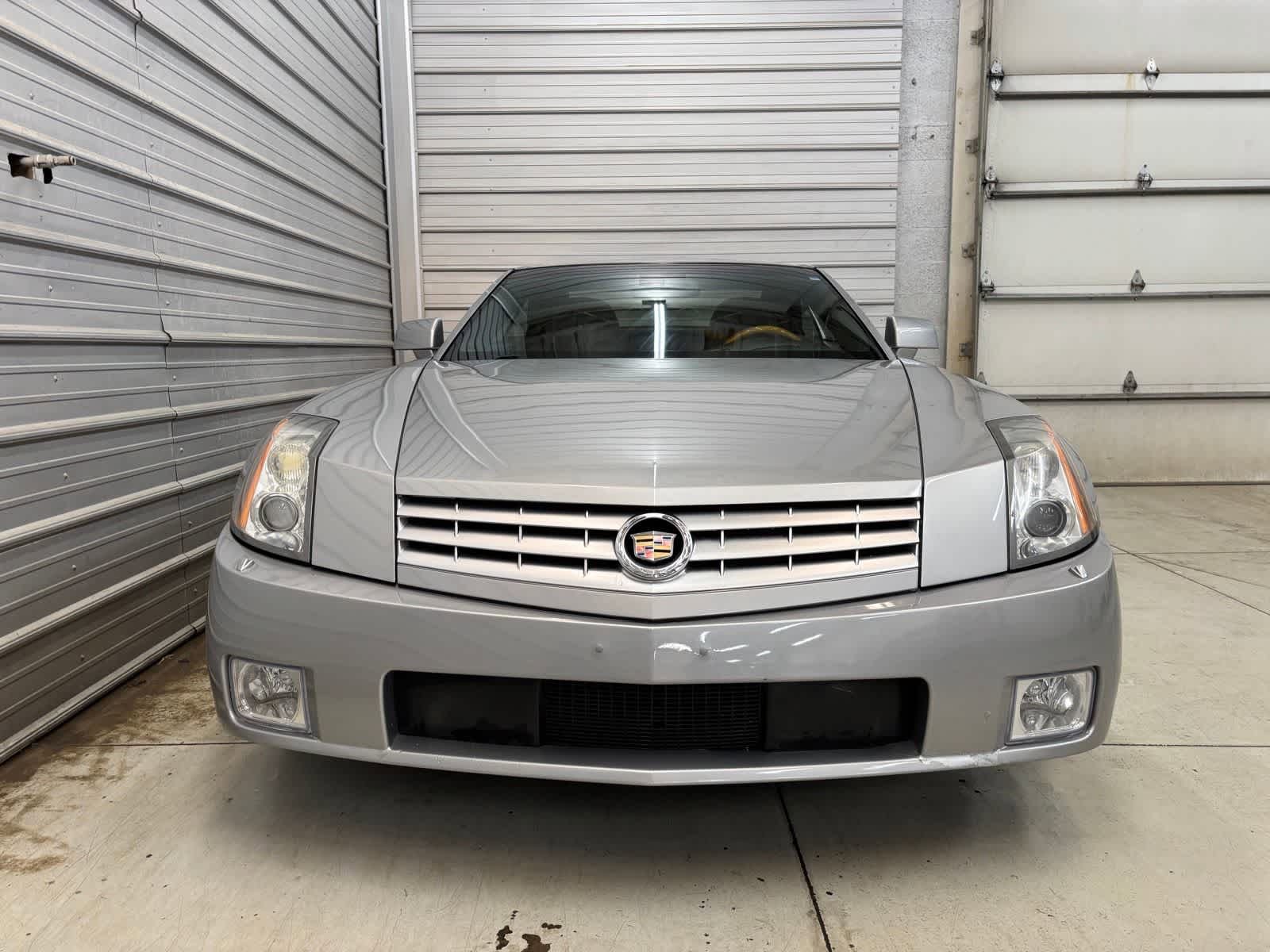 Used 2005 Cadillac XLR RWD image 2