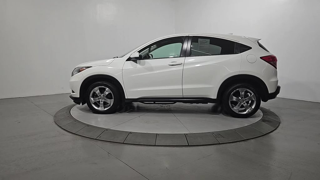 Used 2017 Honda HR-V LX image 2