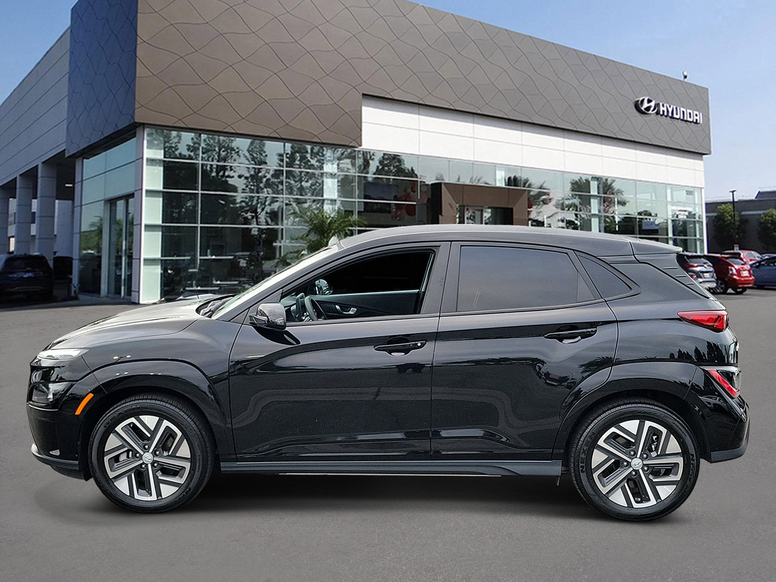 Certified 2023 Hyundai Kona SE w/ Cargo Package FWD image 3