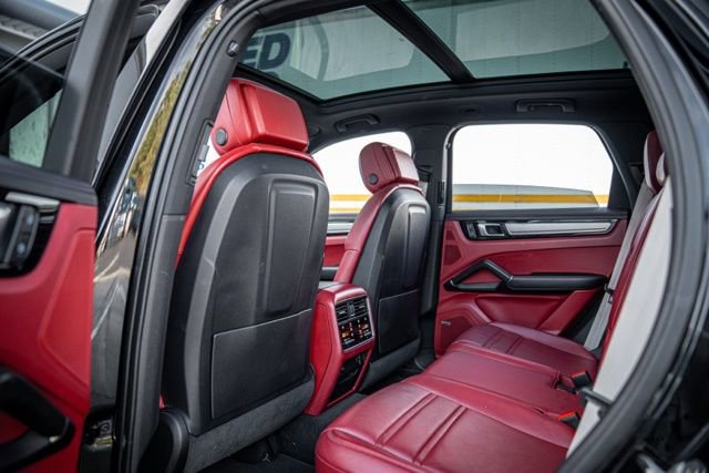 Used 2022 Porsche Cayenne Platinum Edition image 41