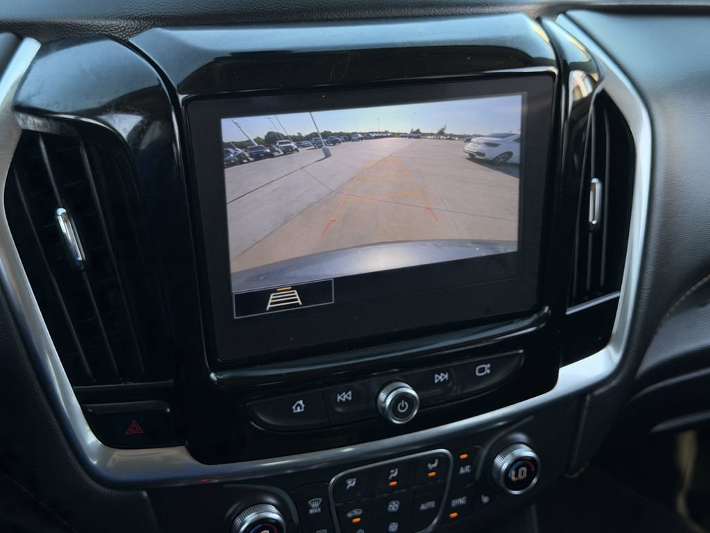Used 2020 Chevrolet Traverse LT FWD image 18