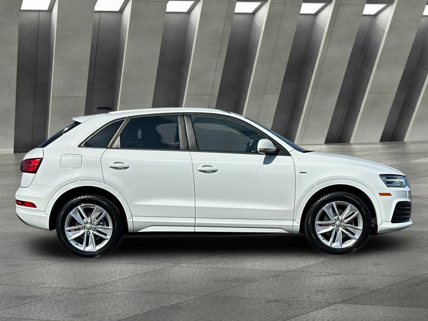 Used 2018 Audi Q3 2.0T Premium w/ Convenience Package AWD/4WD image 3