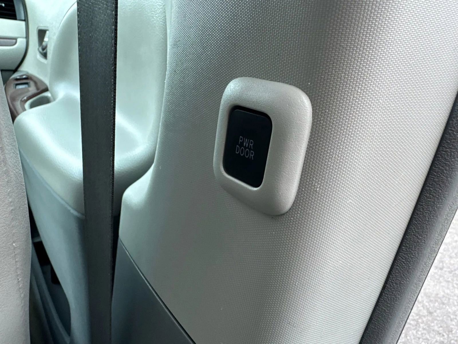 Used 2013 Toyota Sienna Limited image 26