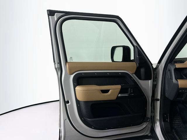 New 2026 Land Rover Defender 110 X-Dynamic SE image 11