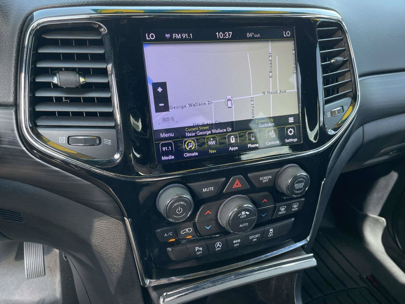 Used 2020 Jeep Grand Cherokee Altitude AWD/4WD image 19
