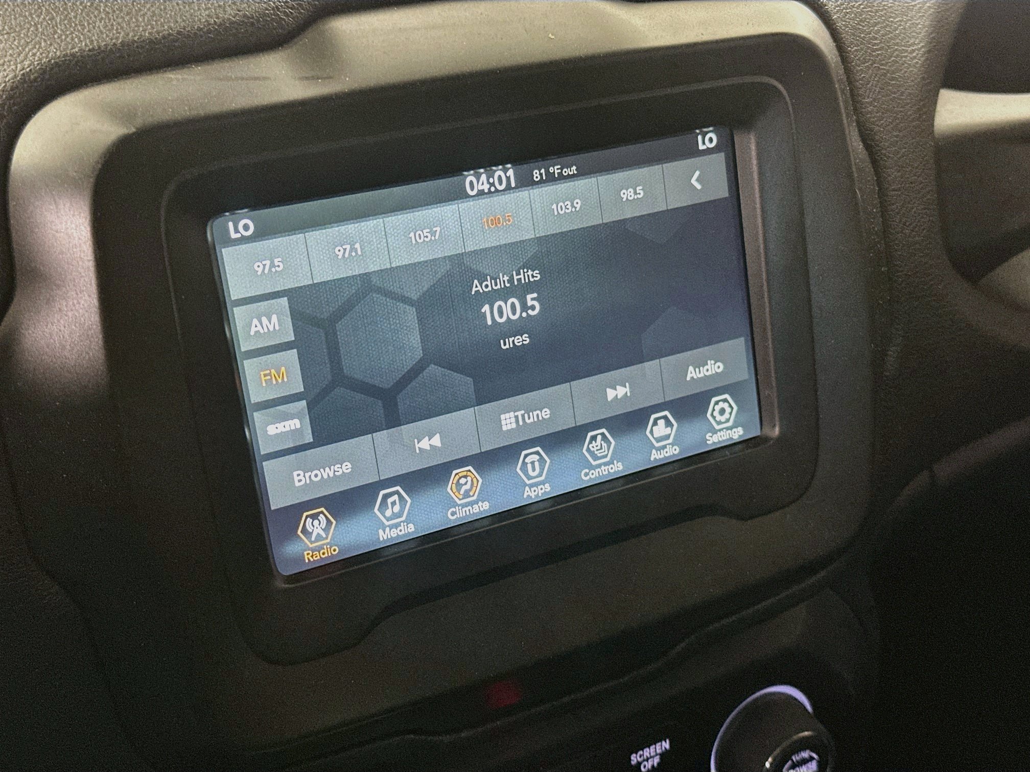 Used 2019 Jeep Renegade Latitude w/ Cold Weather Group FWD image 19