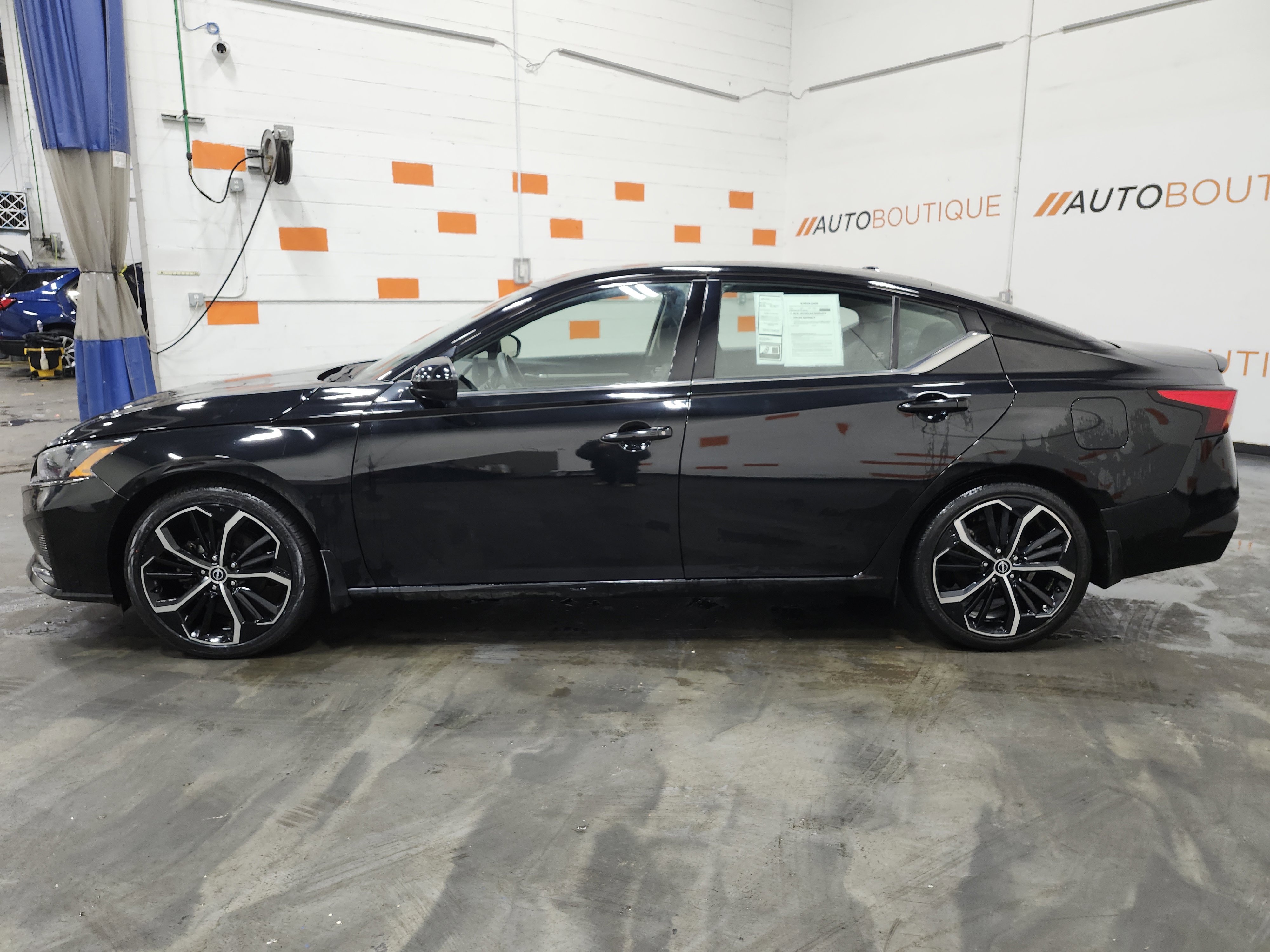 Used 2023 Nissan Altima 2.5 SR w/ SR Premium Package image 16