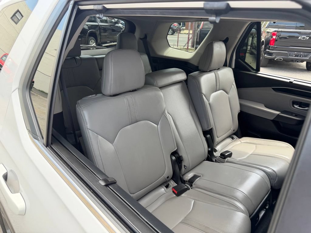 Used 2025 Honda Pilot EX-L image 13