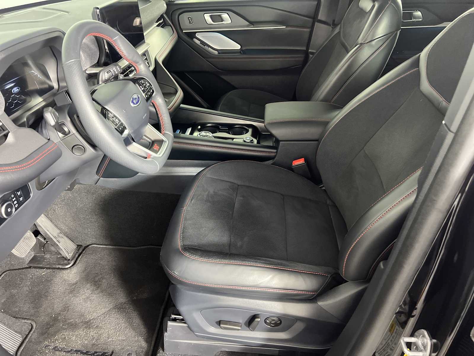 Used 2025 Ford Explorer ST AWD/4WD image 8