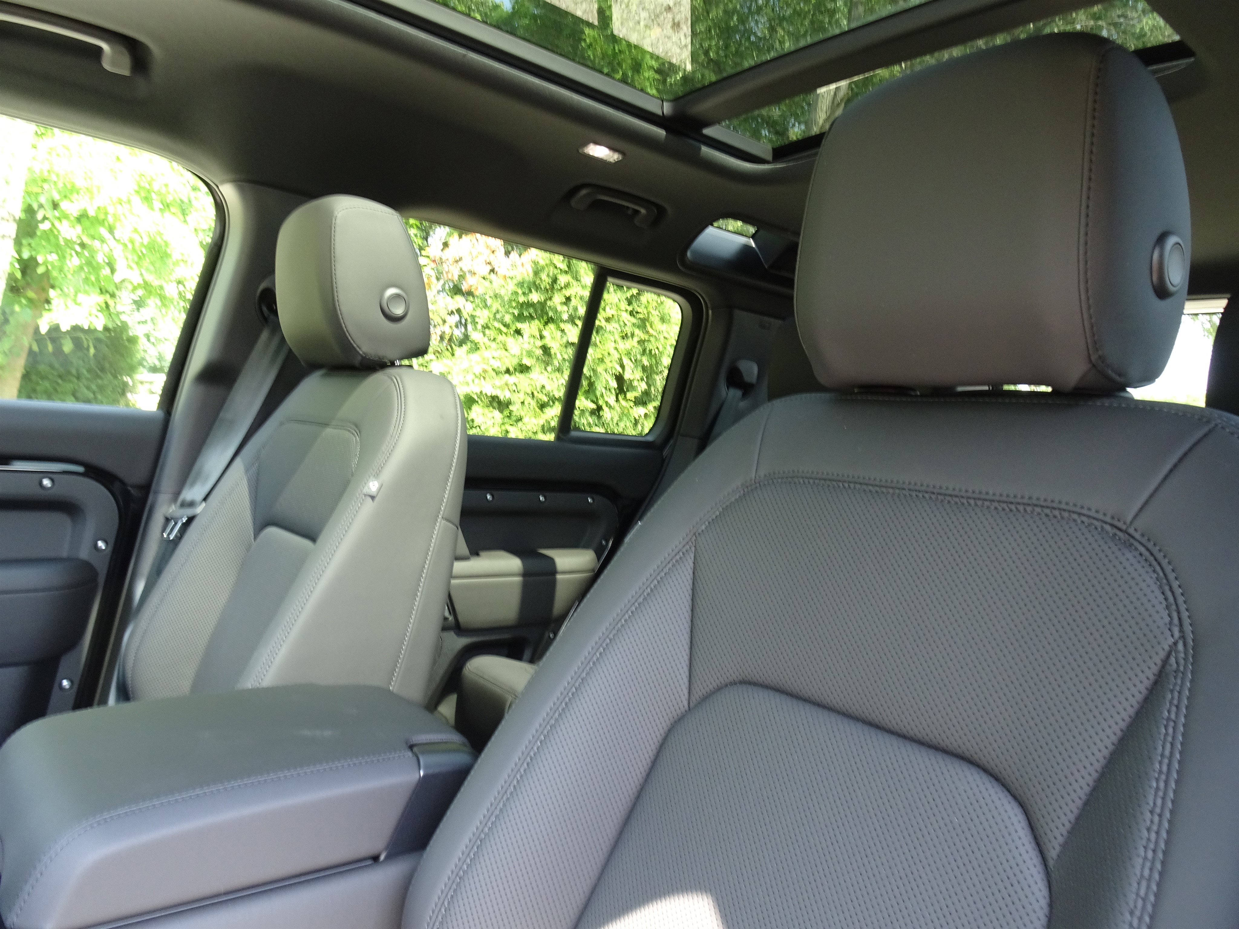 New 2025 Land Rover Defender 110 S image 18