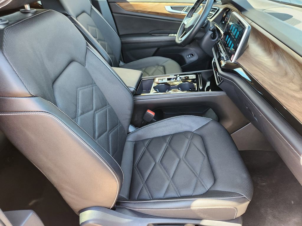 Used 2025 Volkswagen Atlas SE image 5