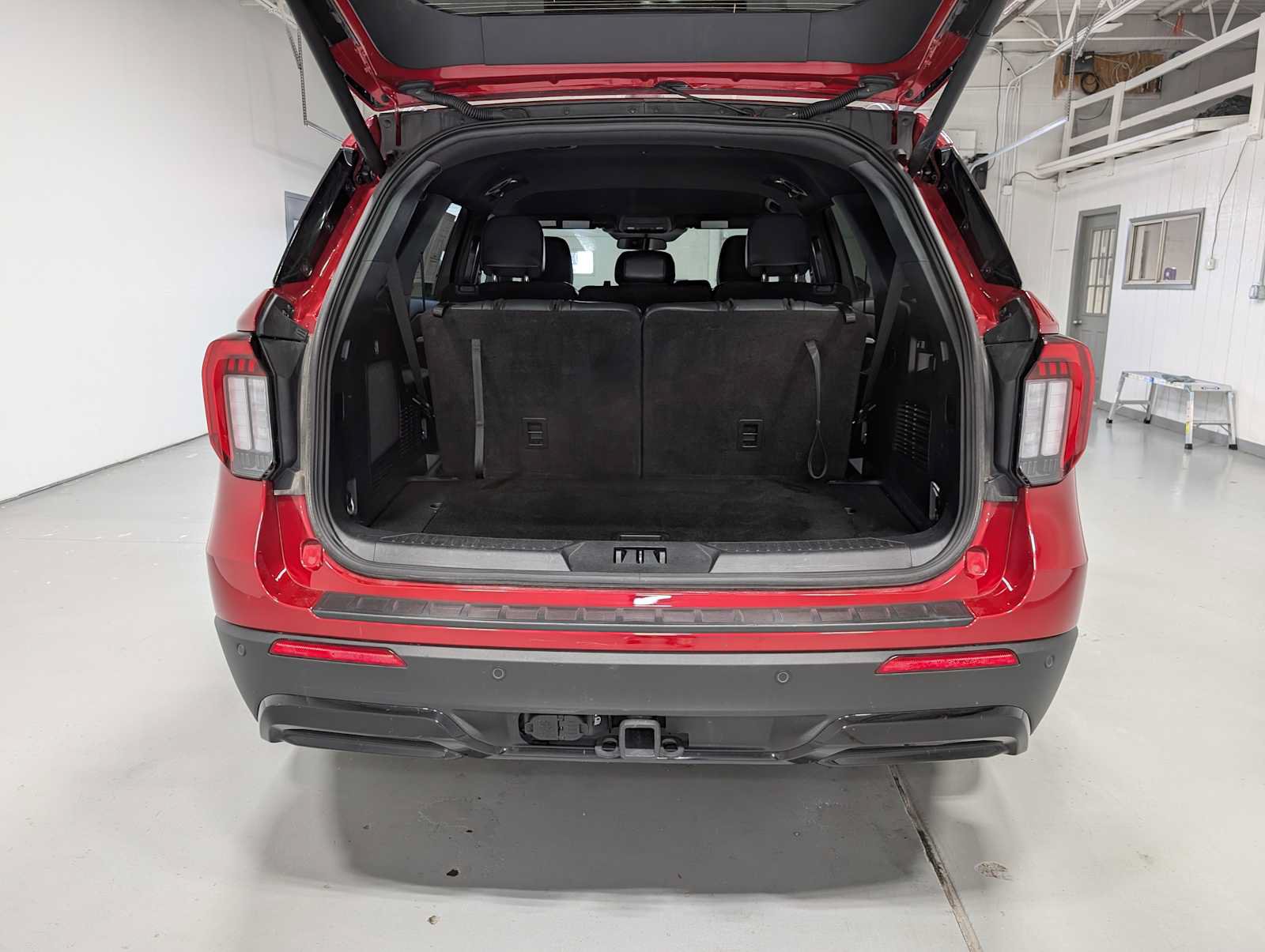 Used 2025 Ford Explorer ST-Line w/ ST-Line Street Pack AWD/4WD image 40