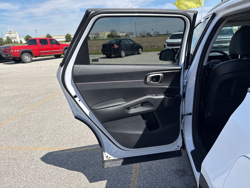 Used 2024 Kia Sorento S image 23