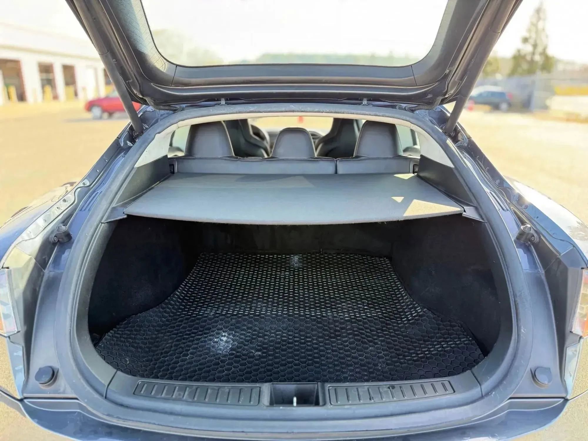 Used 2015 Tesla Model S 85D image 28