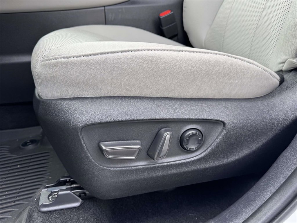 Used 2025 Toyota Grand Highlander AWD Hybrid image 19