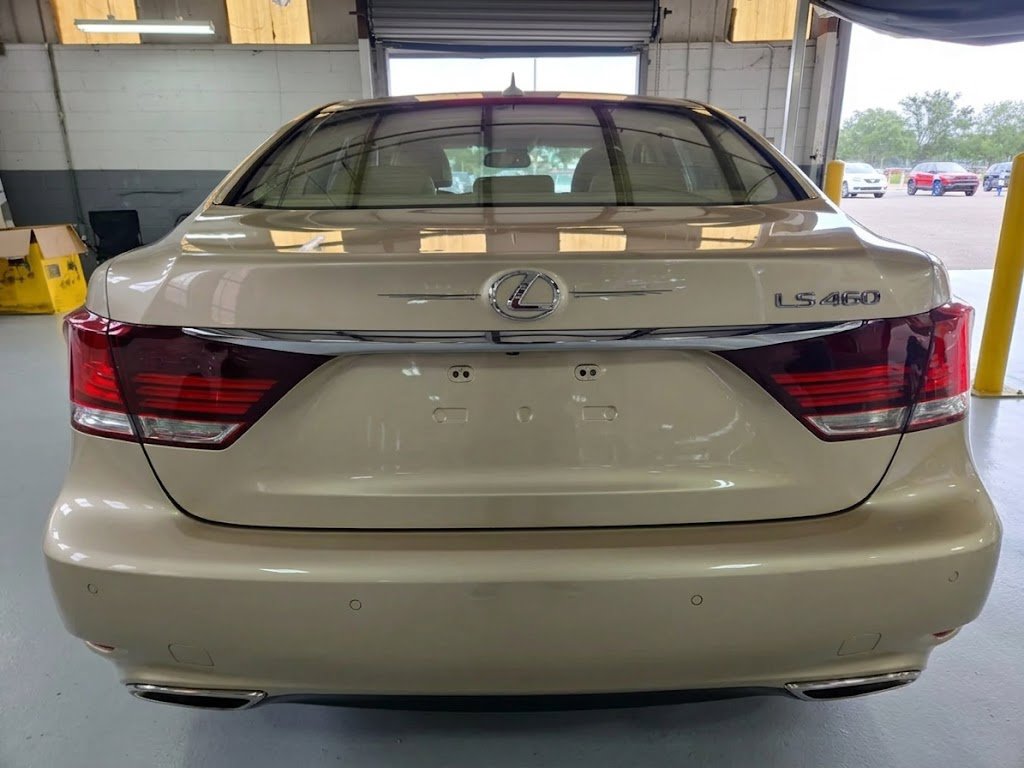 Used 2013 Lexus LS 460 w/ Ultra Luxury Pkg RWD image 3