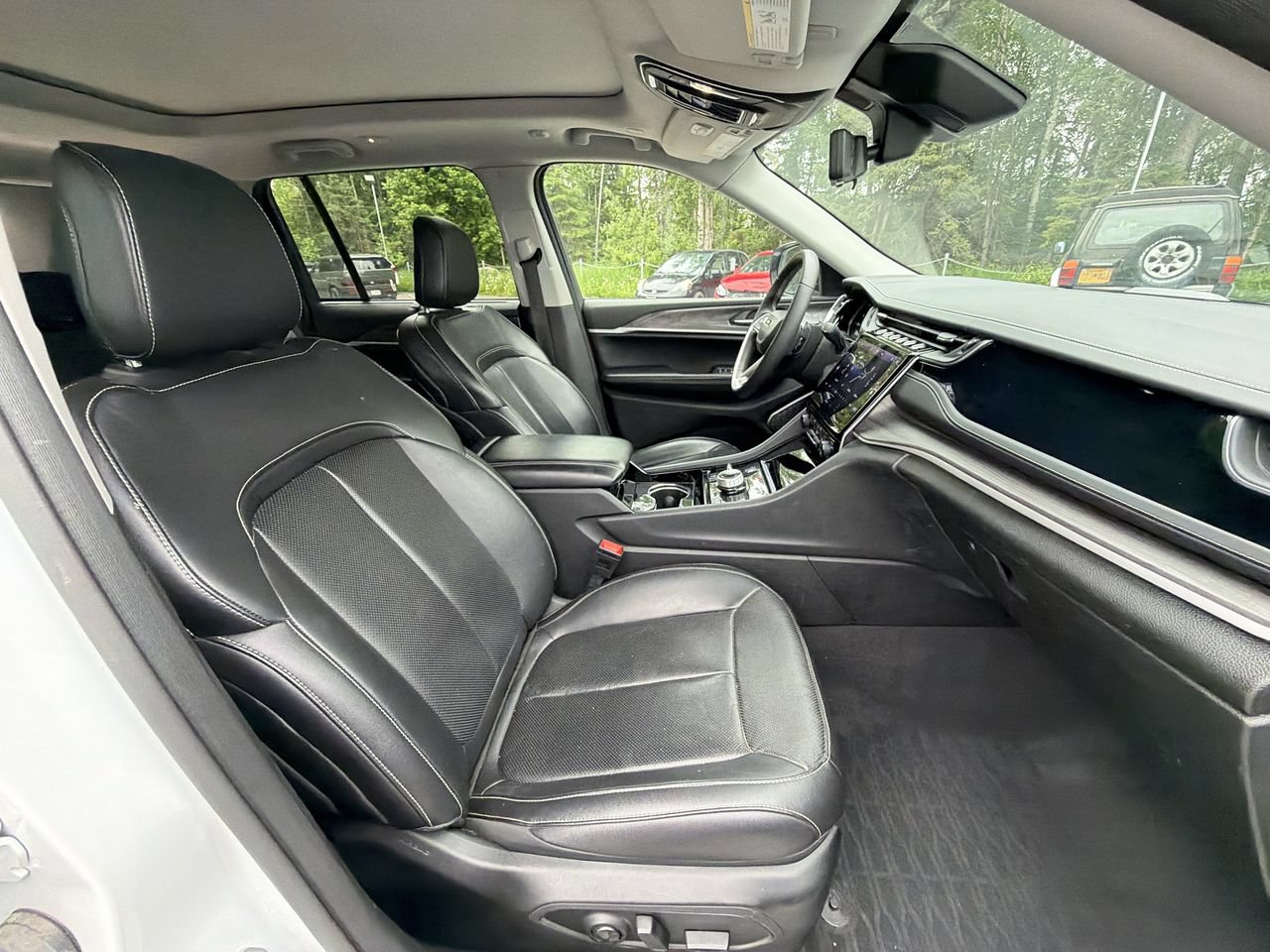 Used 2022 Jeep Grand Cherokee Limited 4xe w/ Luxury Tech Group II AWD/4WD image 21