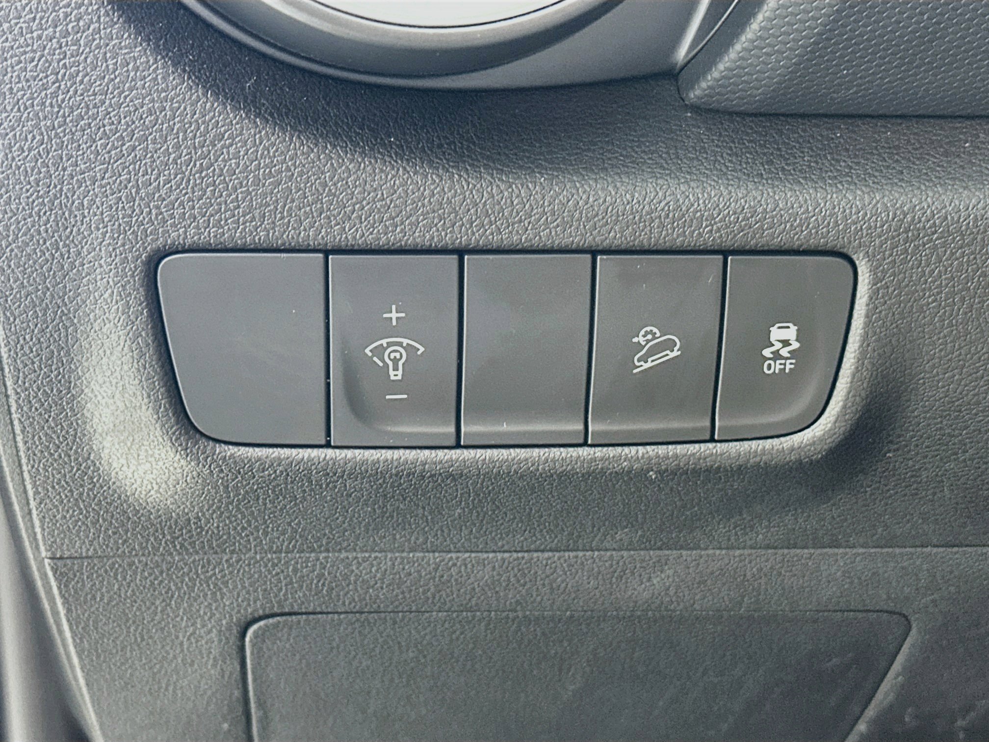 Used 2023 Hyundai Kona SEL AWD/4WD image 10