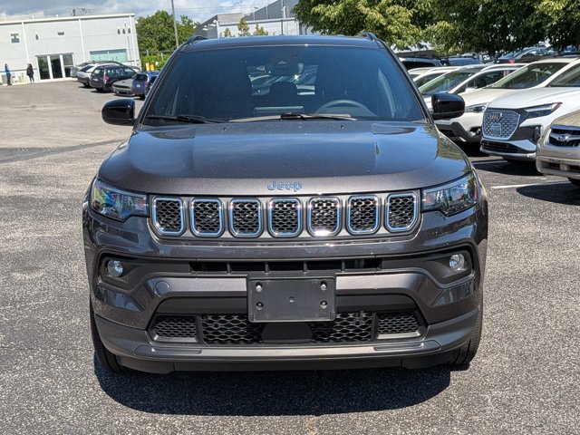 Used 2023 Jeep Compass Latitude AWD/4WD image 2