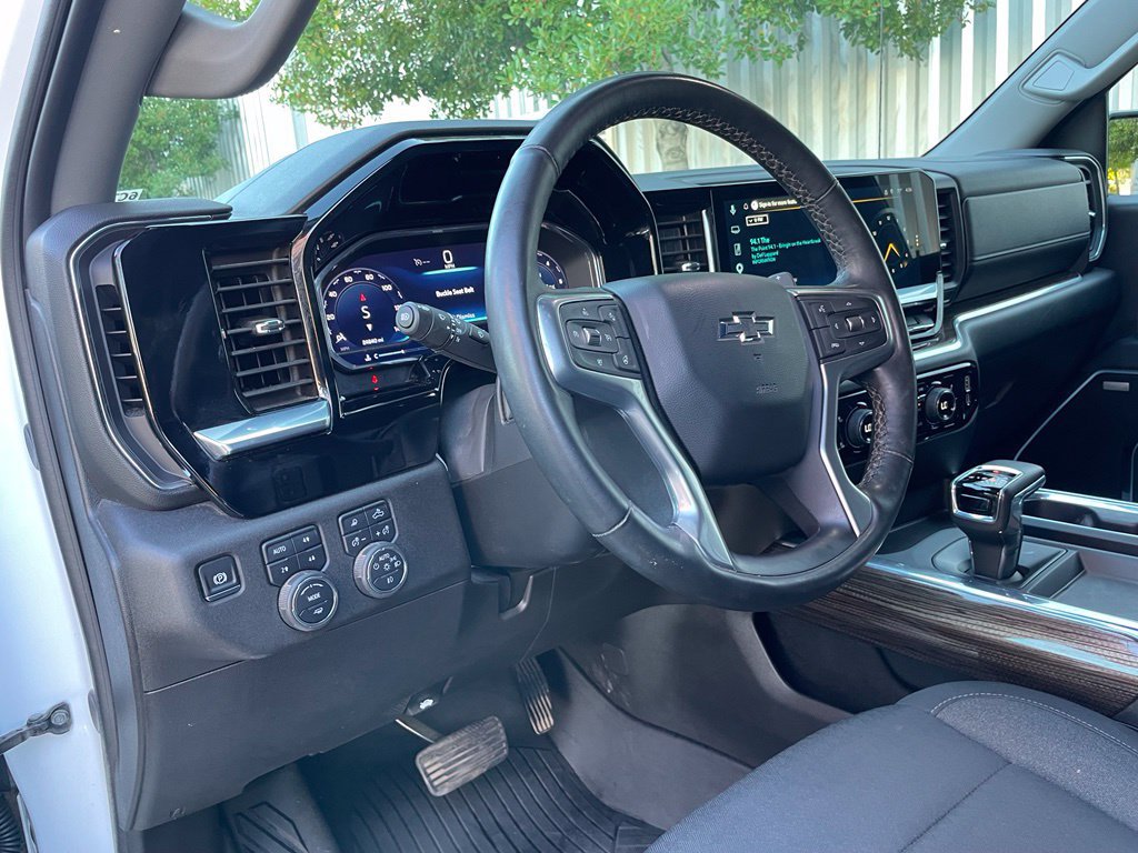 Used 2025 Chevrolet Silverado 1500 RST AWD/4WD image 9