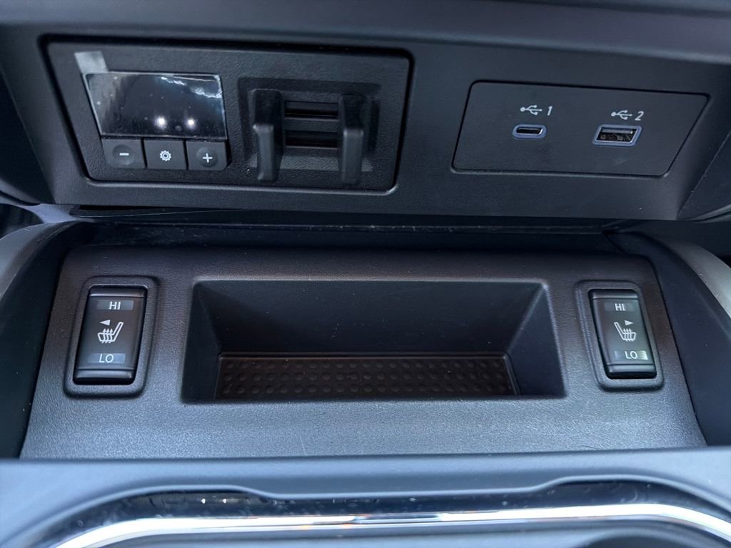 Used 2024 Nissan Titan SV w/ SV Convenience Package image 55